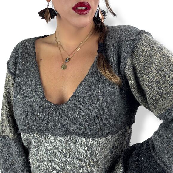 90's wool blend oversized deep v-neck sweater by IDI BY MATHEW H - Picture 4 of 16